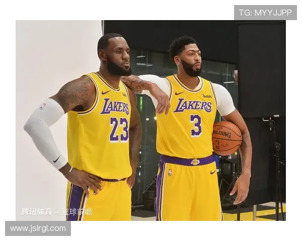 湖人队力克勇士迎来四连胜 詹姆斯与戴维斯携手再现赛季巅峰表现